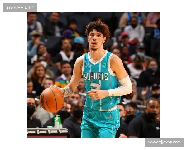 拉梅尔鲍尔三球精彩背后:从家庭支持到篮球天赋的全面解读 拉梅尔鲍尔三球精彩背后:从家庭支持到篮球天赋的全面解读